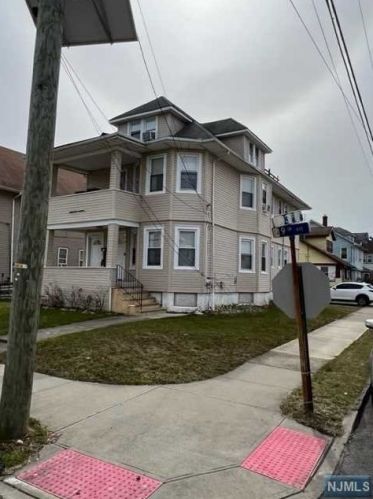 268 19th Ave, Paterson NJ  07504-1733 exterior