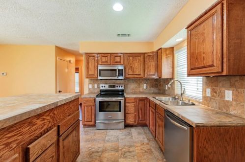 901 Melissa Ln, Garland TX  75040-4767 exterior