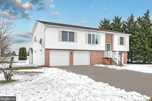 3271 Grey Fox Cir, York, PA 17315-3728