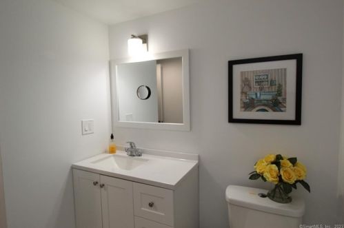 75 Ridge Dale Rd, Upper Stepney CT  06468-1244 exterior