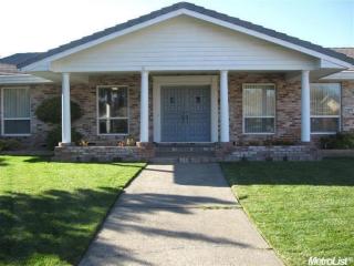 851 Tilden Dr, Lodi, CA 95242-3717