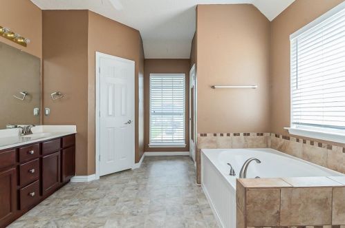 8113 Hulen Park Cir, Fort Worth TX  76123-1353 exterior
