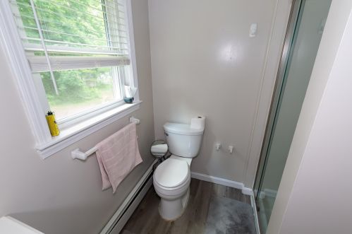 2 Nutmeadow Ln, Derry NH  03038-5617 exterior