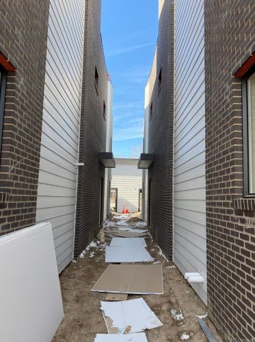 1411 Knox Ct, Denver CO  80204-1647 exterior