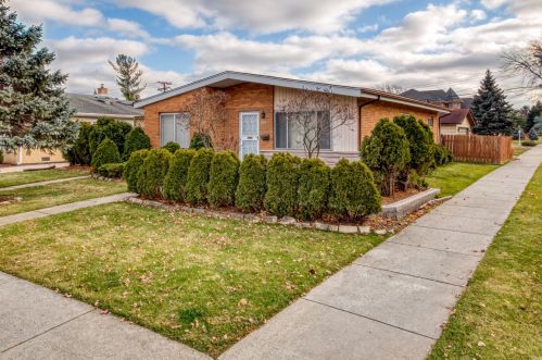8457 North Ter, Niles, IL 60714-2369