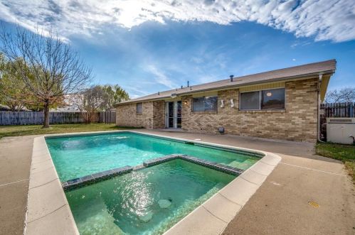 5632 Belfast Ln, Fort Worth, TX 76180-5703