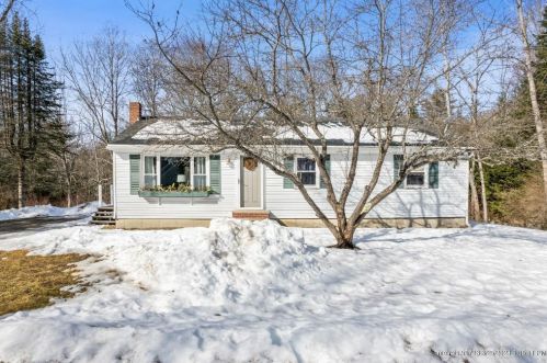 28 Parillo St, Lisbon, ME 04252-1324