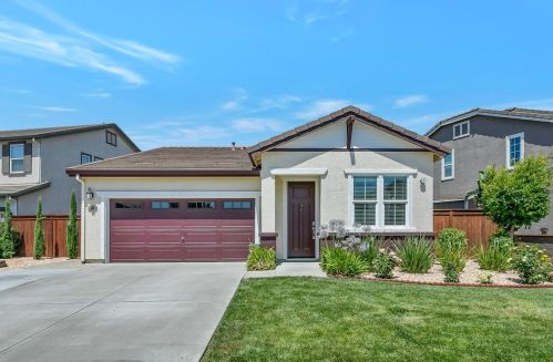 10464 Fossil Way, Elk Grove, CA 95757-1660