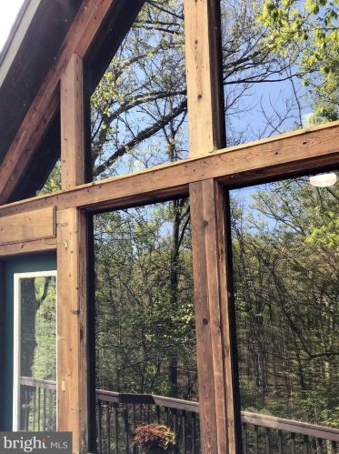 693 Bunny Ln, Harpers Ferry, WV 25425-4572