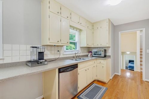 6896 Lockridge Dr, Atlanta GA  30360-1515 exterior