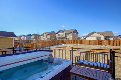 201 Newbern Way, Aurora CO 80016-6124 exterior