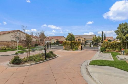 2944 Las Flores Cir, Los Banos, CA 93635-9300