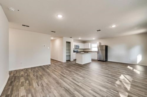 1688 Gale Dr, Azle, TX 76020-4705