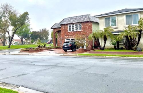 4533 Hazelnut Ave, Seal Beach, CA 90740-2917