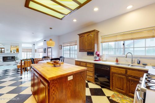 2418 Sandpiper Dr, Santa Maria CA  93455-1521 exterior