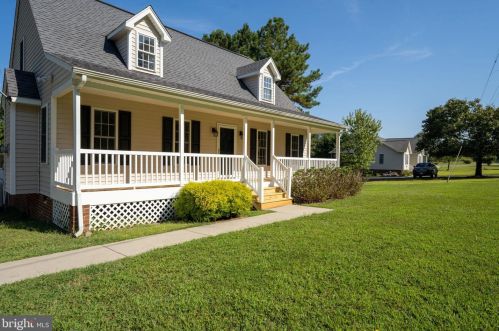349 Deep Landing Rd, Tappahannock, VA 22560-5577
