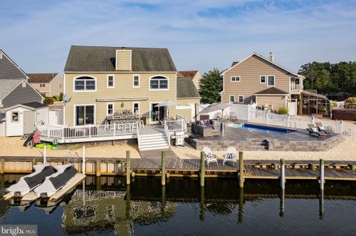 96 Wind Jammer Ct, Berkeley Township, NJ 08721-1412