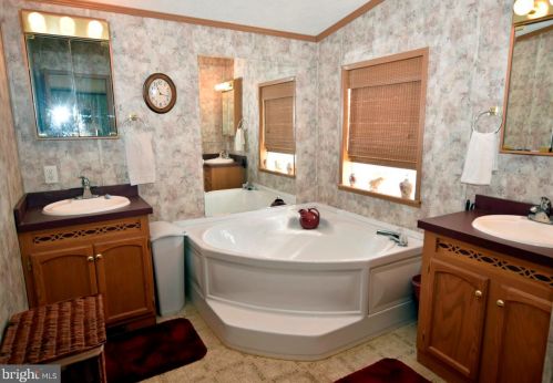 50 Raptor Dr, Hanover PA 17331-8158 exterior