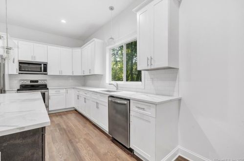885 Main St, Upper Stepney CT  06468-2811 exterior