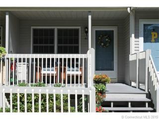 41 Manorwood Dr, Branford, CT 06405-3026