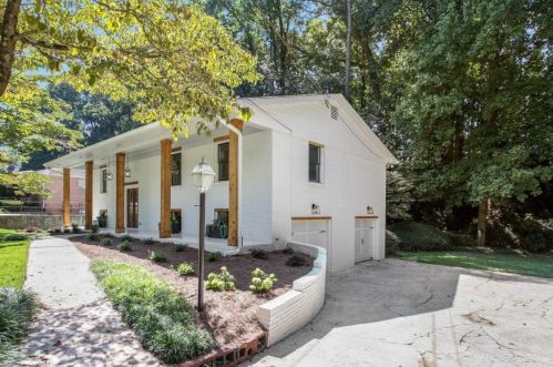 5730 Kayron Dr, Atlanta GA  30328-5120 exterior