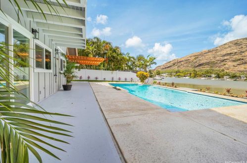 6847 Niumalu Loop, Honolulu HI  96825-1642 exterior