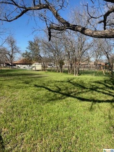 630 Pine St, Seguin TX  78155-2745 exterior