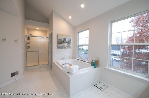 140 Plumstead Dr, East Freehold NJ  07728-9513 exterior