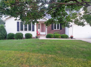 425 Stetzer St, Elburn, IL 60119-8330