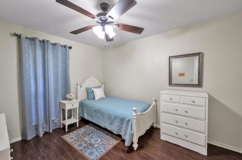 1011 Oxfordshire Dr, Carrollton TX 75007-4817 exterior