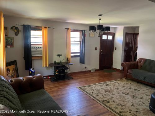 4 Griffin Pl, Tinton Falls, NJ 07712-4847