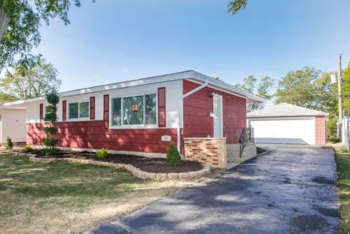 26 Blackhawk Dr, Thornton, IL 60476-1127
