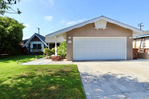 3062 Teranimar Dr, Anaheim, CA 92804-3827