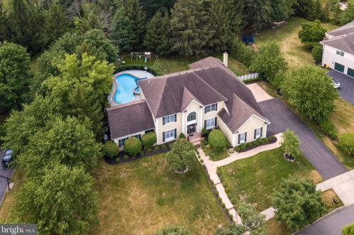 54 Ettl Cir, Princeton NJ  08540-2327 exterior