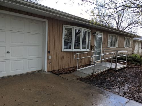 325 Harmony Dr, North Aurora, IL 60542-1549