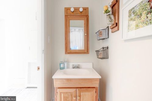 301 Gravers Ln, Philadelphia PA 19118-2802 exterior