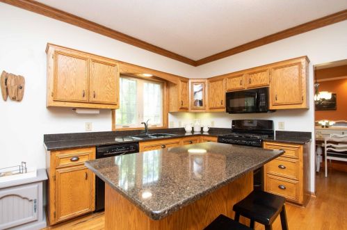 9063 Duckwood Trl, Saint Paul MN  55125-8687 exterior