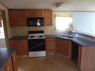 426 Brookside Ln, Kodak, TN 37764-1573