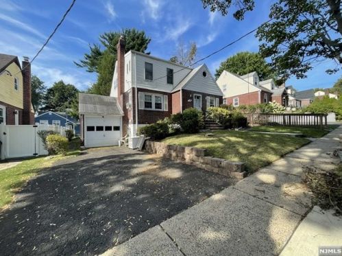 40 Dohrman Ave, Teaneck, NJ 07666-4117