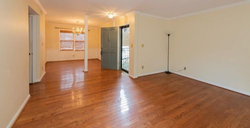 66 Montre Sq, Atlanta GA  30327-4043 exterior