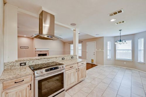 1717 Ryanfeld Dr, Midlothian TX  76063-5962 exterior