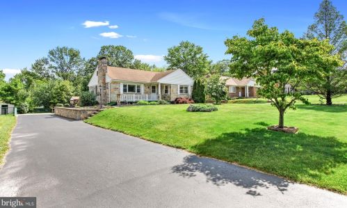 3321 Carlisle Rd, York, PA 17315-4407