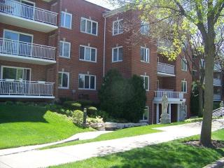 8650 Shermer Rd, Niles IL 60714-2120 exterior