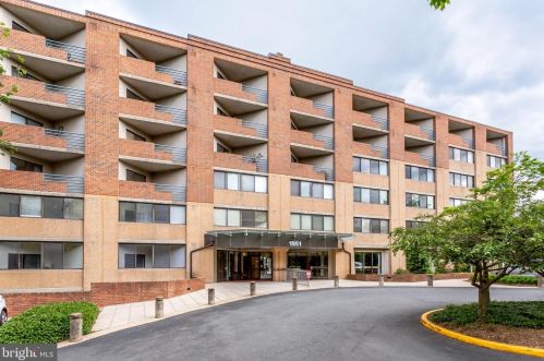 1951 Sagewood Ln, Herndon VA  20191-5409 exterior