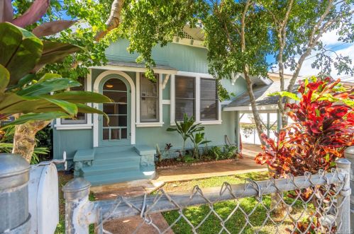 3633 Maunalei Ave, Honolulu HI  96816-2322 exterior