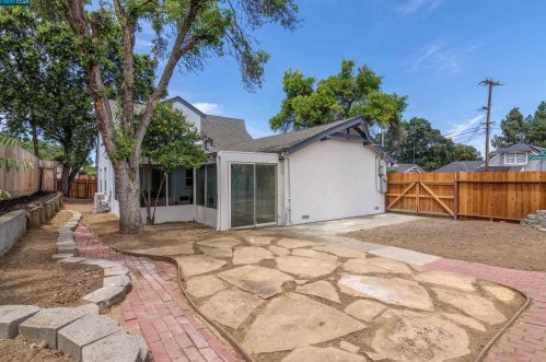 1344 Sherwood Dr, Concord CA  94521-3350 exterior