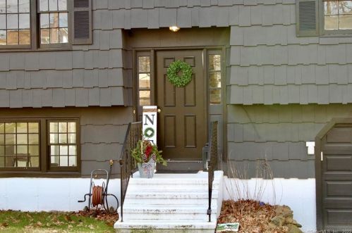 39 Stowe Rd, Waterbury, CT 06704-1154