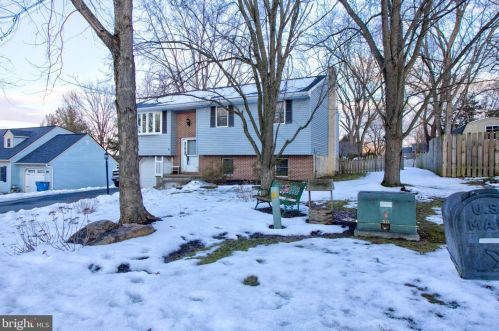 765 Dustin Dr, Lancaster PA  17601-1267 exterior