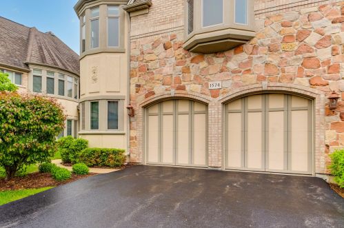 1574 Paul Le Comte Ct, Palatine, IL 60067-1221