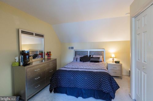 1740 Southport Dr, Lancaster PA  17603-9351 exterior